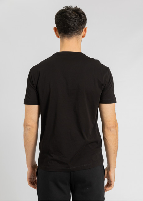 Tricou