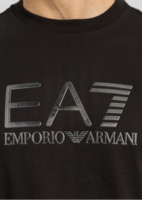 Tricou