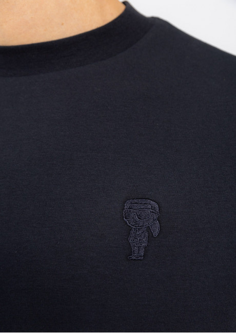 Tricou