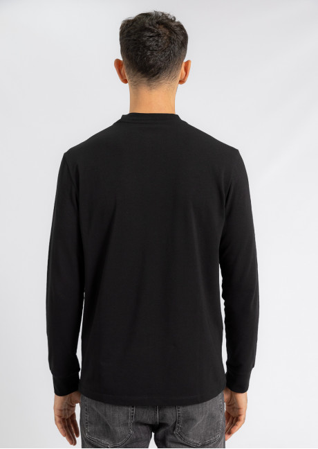 Tricou