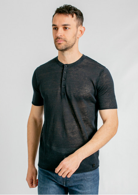 Tricou