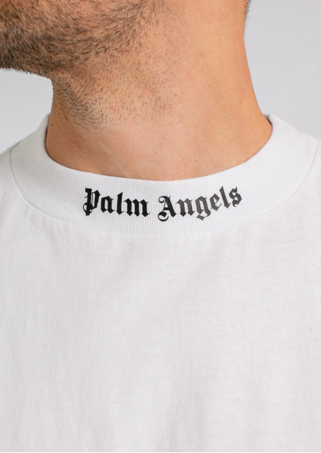 Tricou