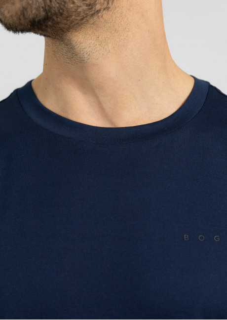 Tricou