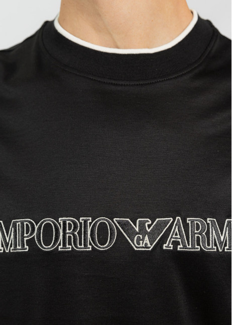 Tricou