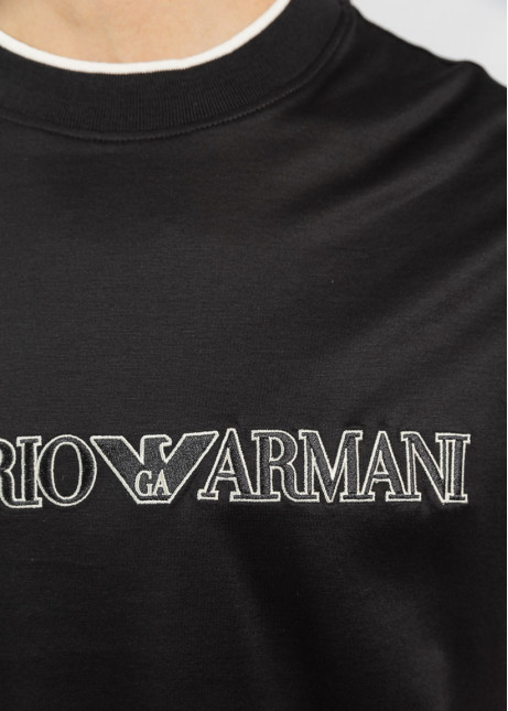 Tricou