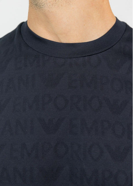 Tricou
