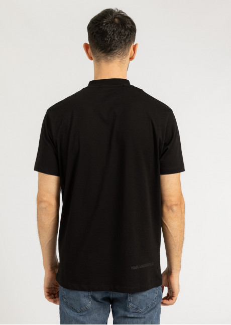 Tricou