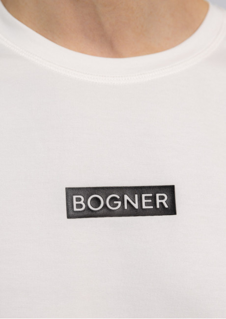 Tricou