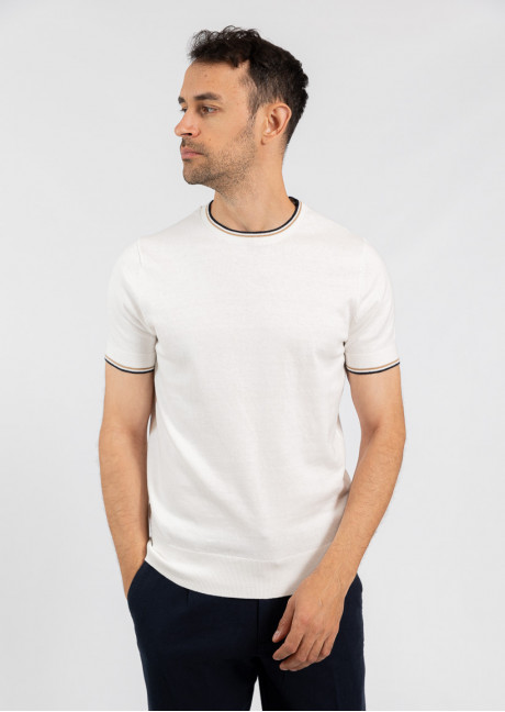 Tricou