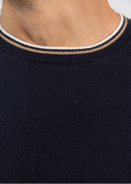 Tricou