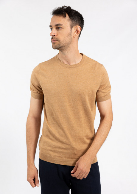 Tricou