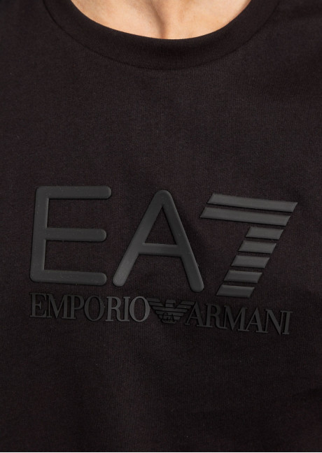 Tricou