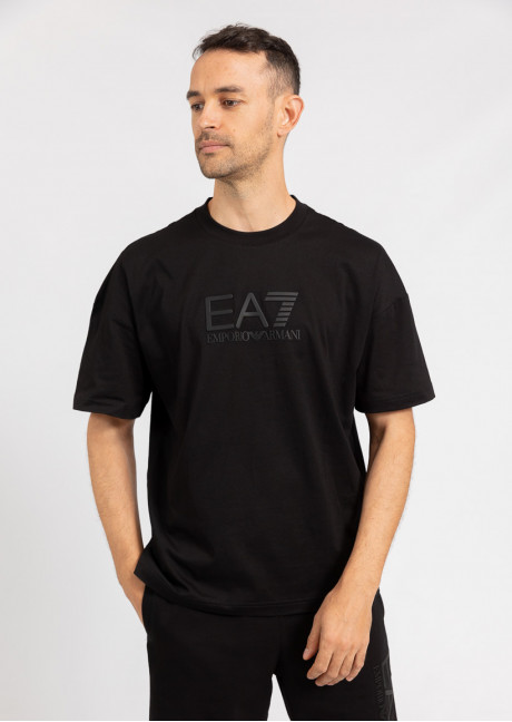 Tricou