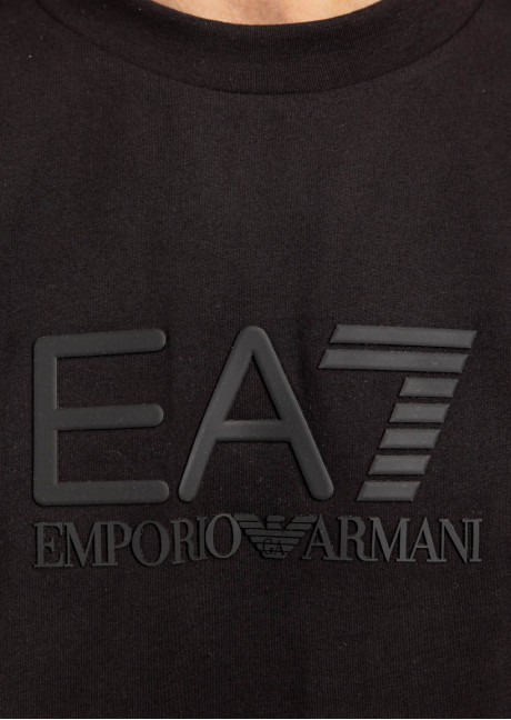 Tricou