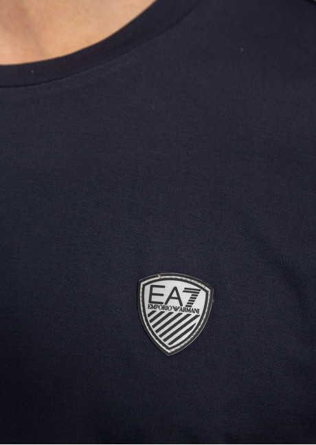 Tricou