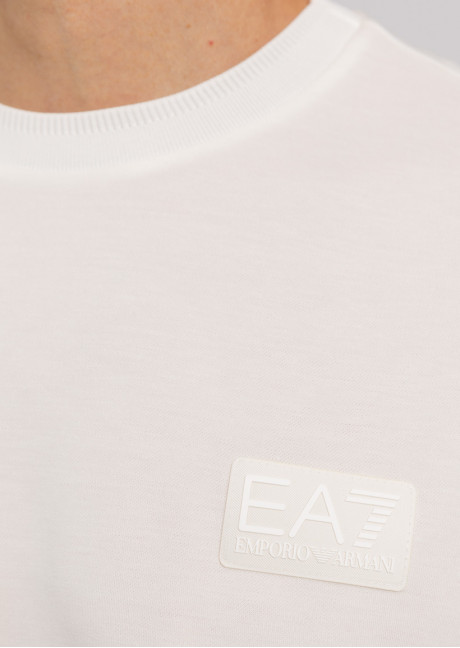 Tricou