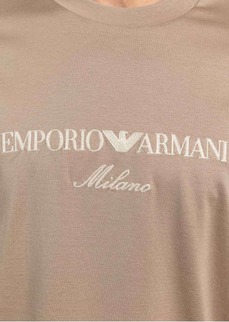 Tricou