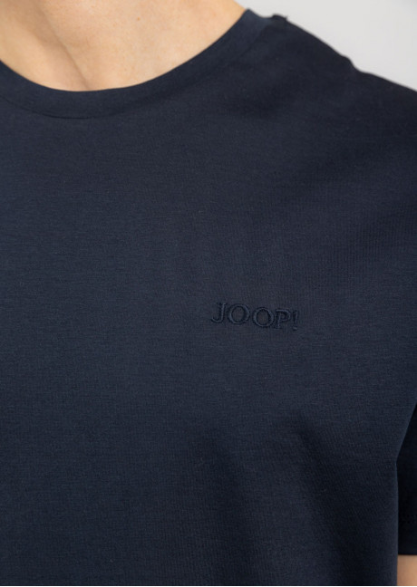 Tricou