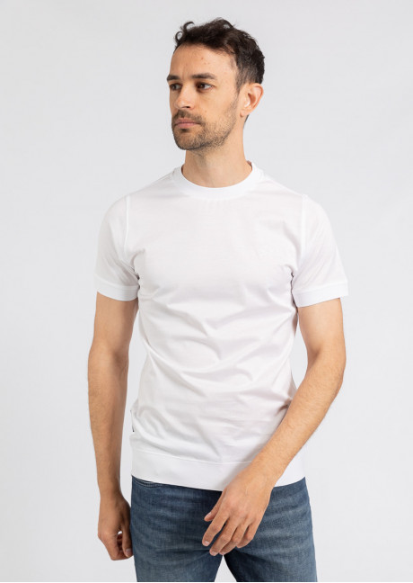 Tricou