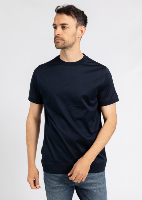 Tricou