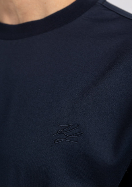 Tricou