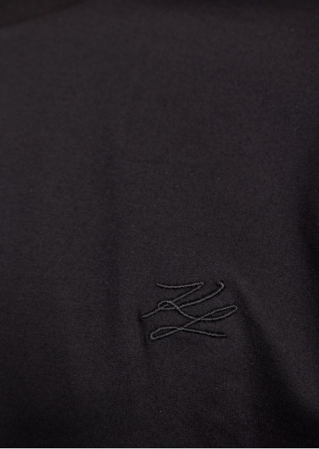 Tricou