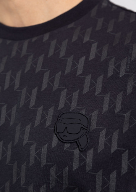 Tricou