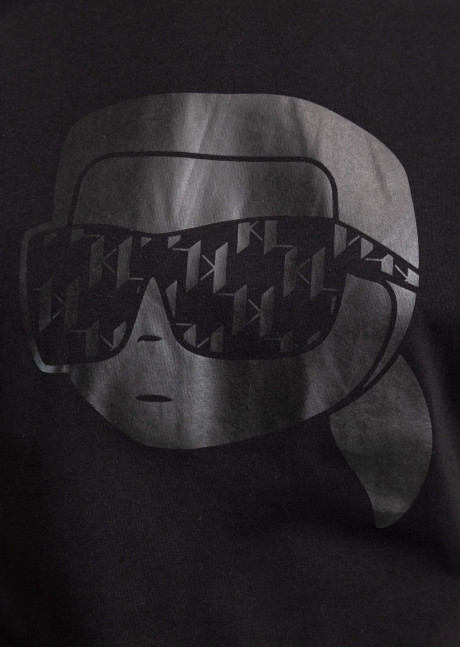 Tricou
