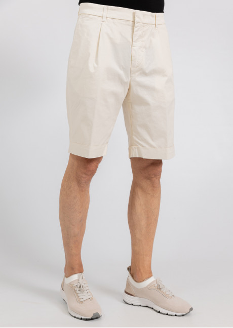 Pantaloni scurti