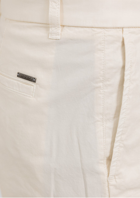Pantaloni scurti