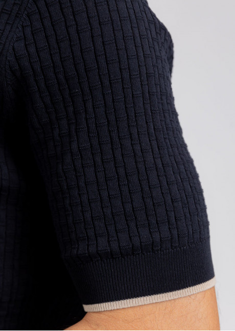 Tricou