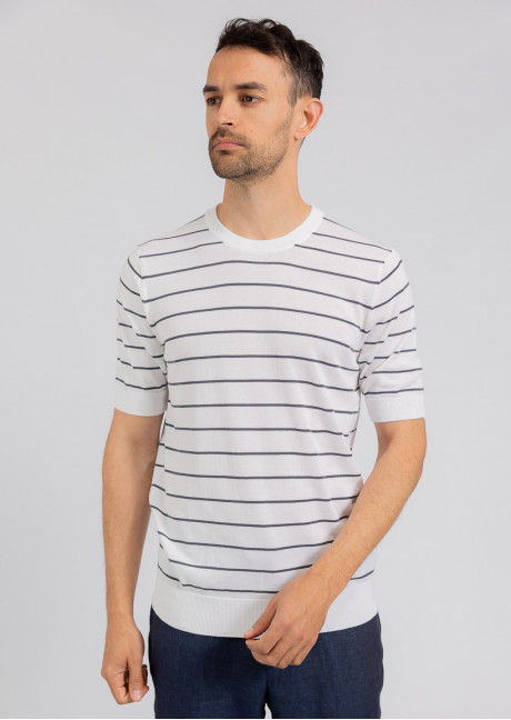 Tricou