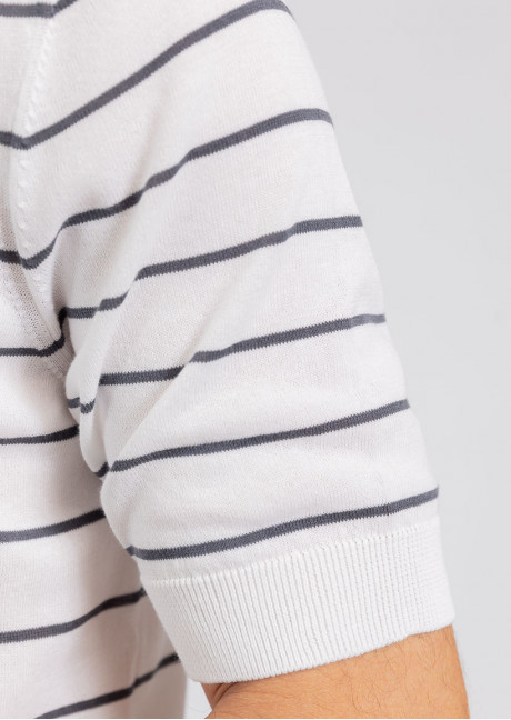 Tricou