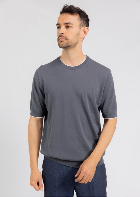 Tricou