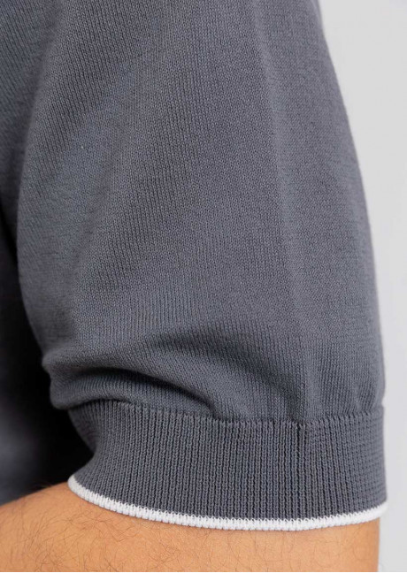 Tricou