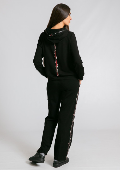 Costum sportiv