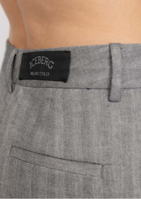 Pantaloni scurti